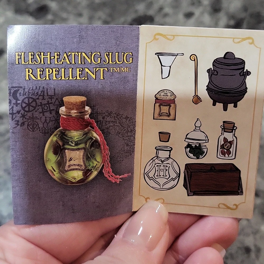 Miniverse Make It Mini Harry Potter Potions Flesh-Eating Slug Repellent